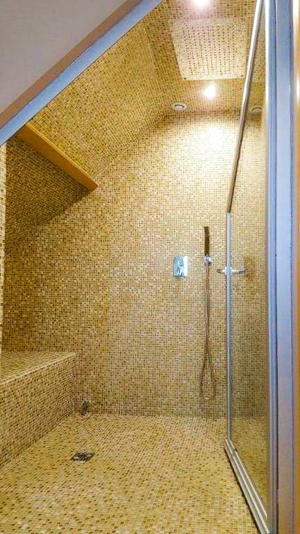 Le jacuzzi couvert des Granges d’Haillancourt