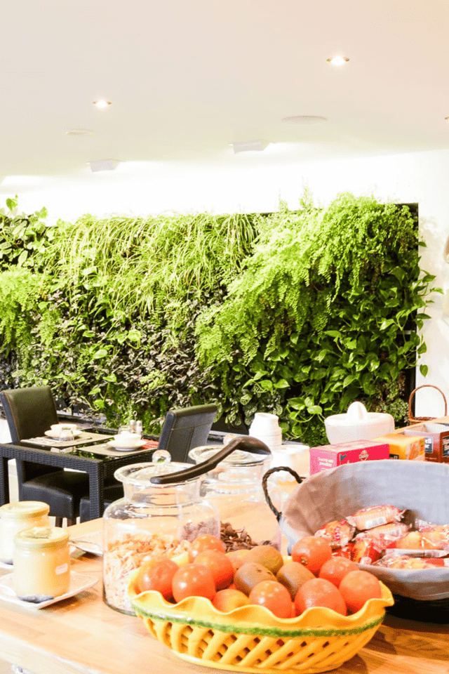 Petit dejeuner hotel meru business